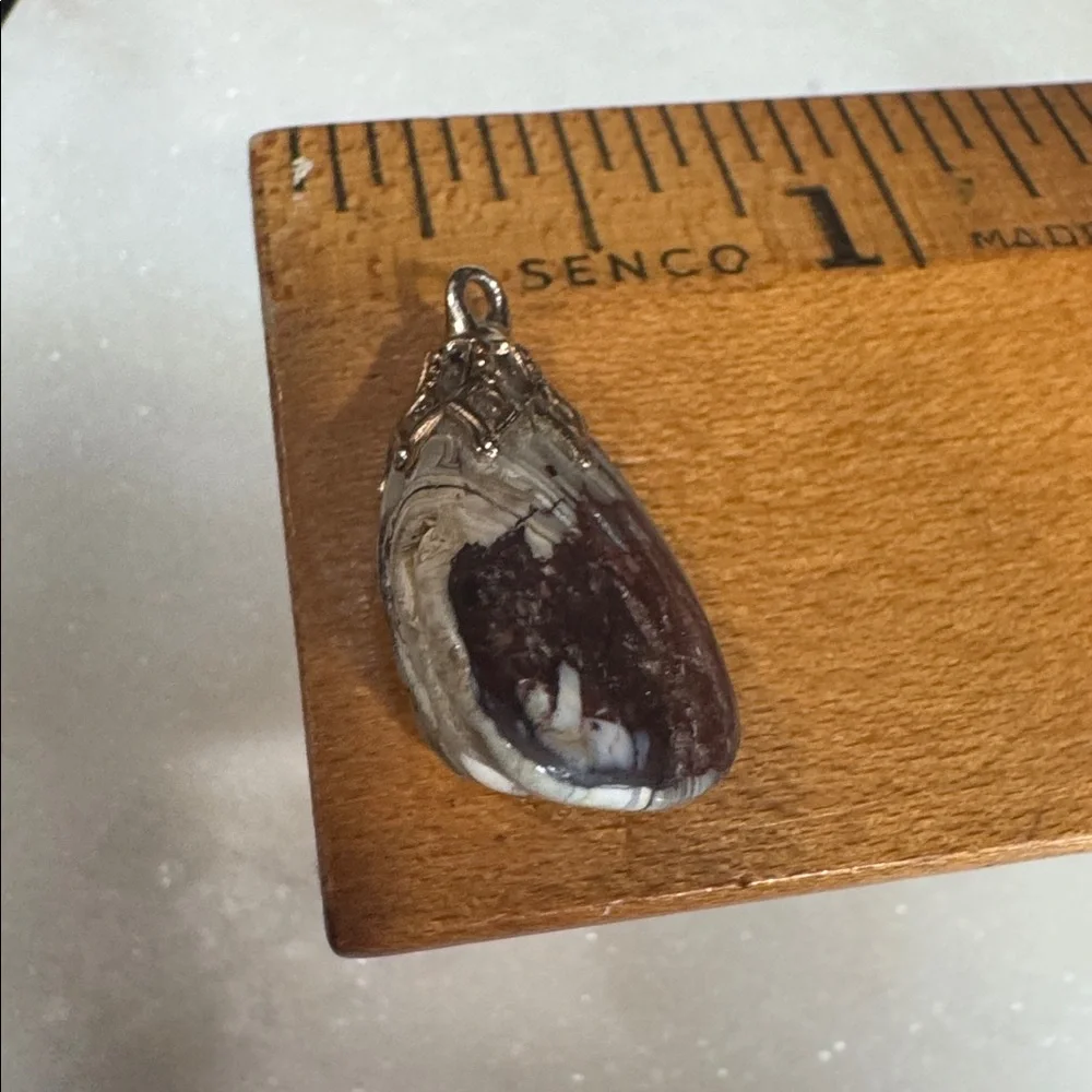 New Old Stock Gray Stone Pendant with Gold Accent - Picture 8 of 8
